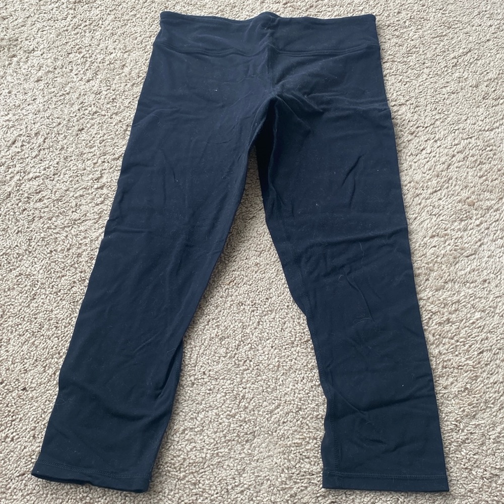 black American Eagle mid-calf leggings